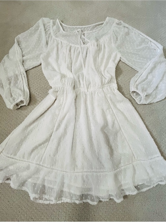 cupcakes & cashmere Dresses & Skirts - Cupcakes & Cashmere White Silver Dot Detail Long Sleeve Dress